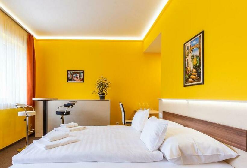 Hostel Mayer Superior Veszprem