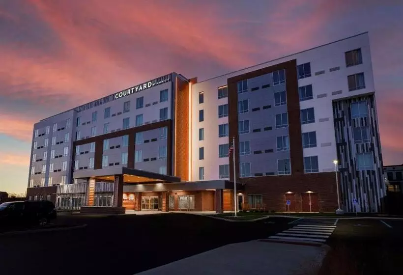 ホテル Courtyard By Marriott Indianapolis Fishers