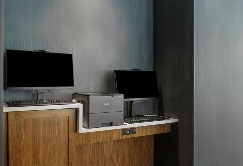 فندق Courtyard By Marriott Indianapolis Fishers