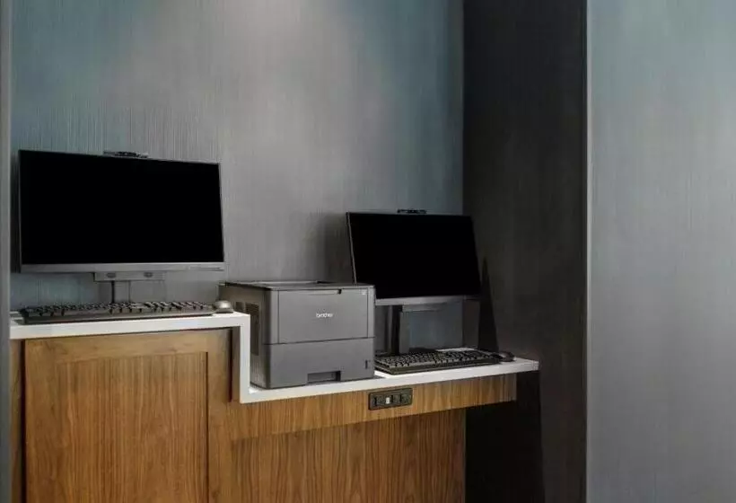 ホテル Courtyard By Marriott Indianapolis Fishers