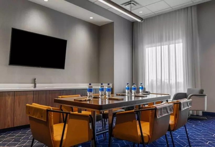 ホテル Courtyard By Marriott Indianapolis Fishers