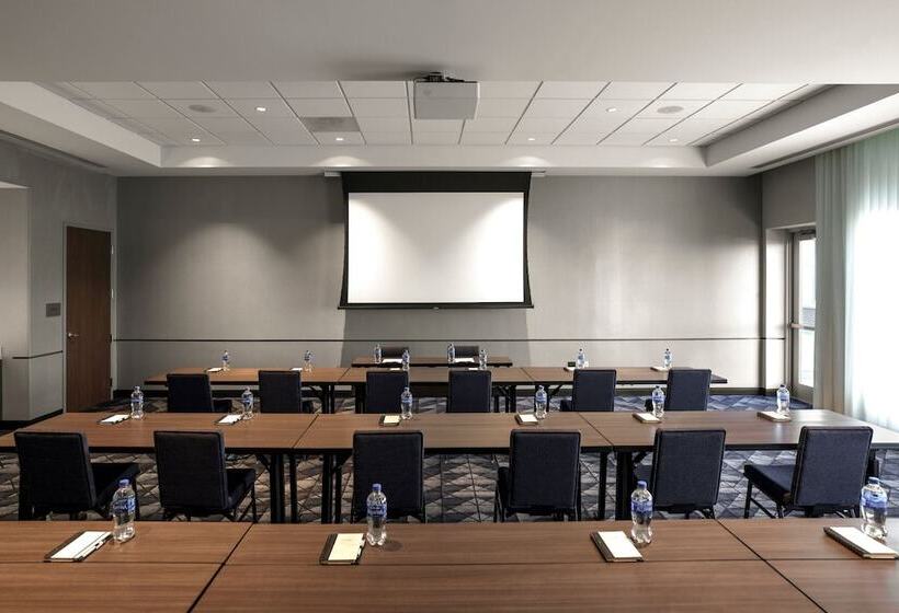 فندق Courtyard By Marriott Indianapolis Fishers