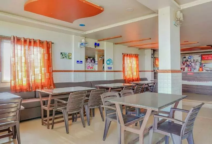 Hotelli Oyo Flagship 83107 Surya Lodge