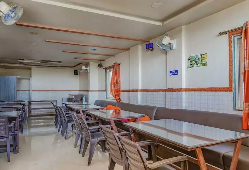 Hotelli Oyo Flagship 83107 Surya Lodge