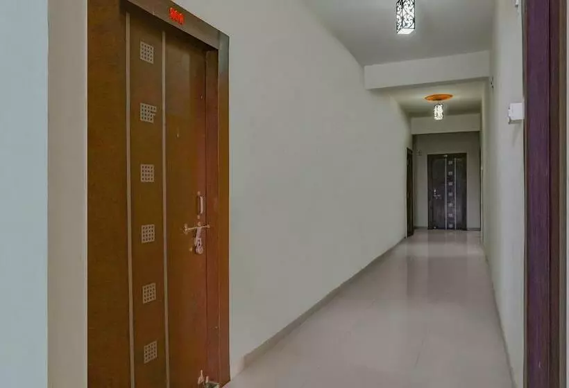 Hotelli Oyo Flagship 83107 Surya Lodge
