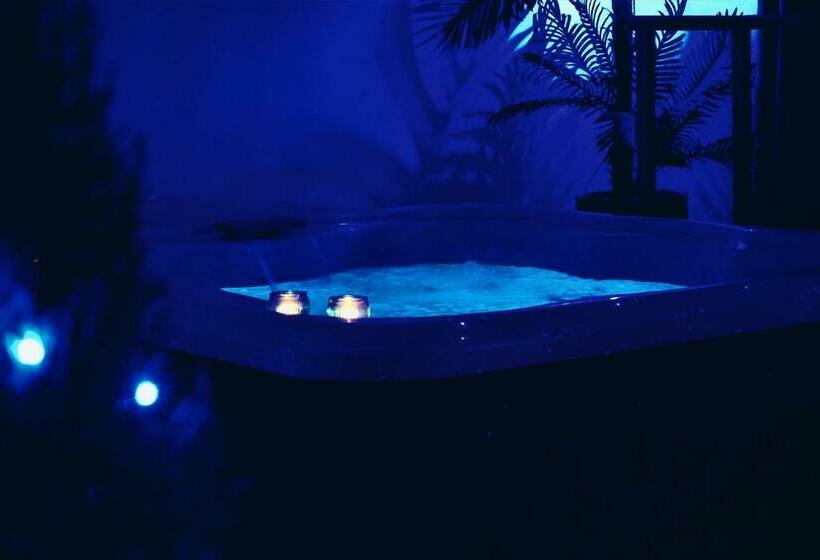 منتجع Alchimia Luxury Suites