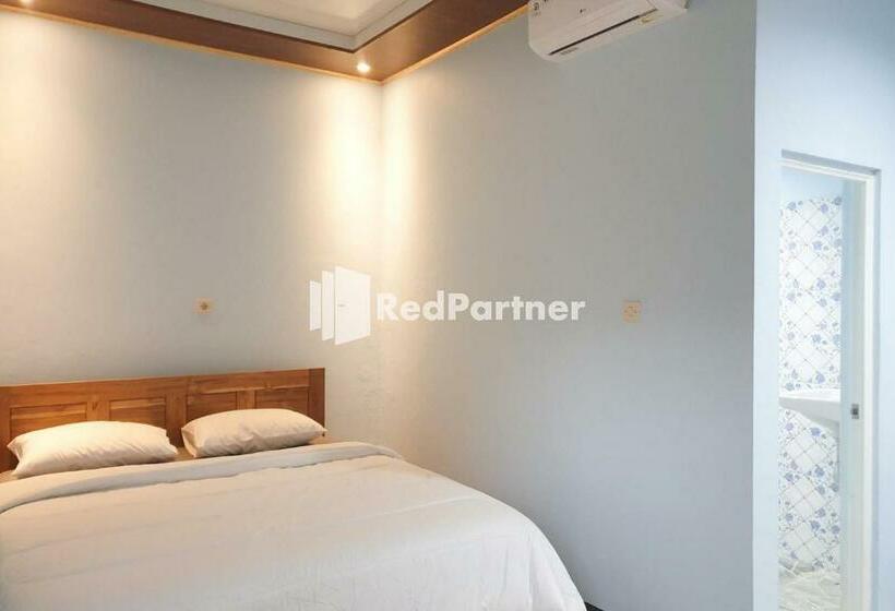 בית מלון כפרי De Credo Near Pantai Segang Redpartner