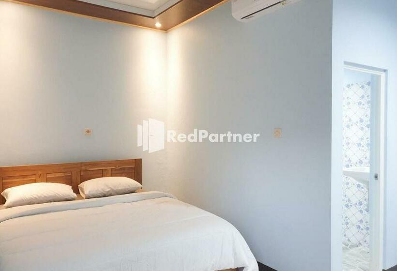 בית מלון כפרי De Credo Near Pantai Segang Redpartner