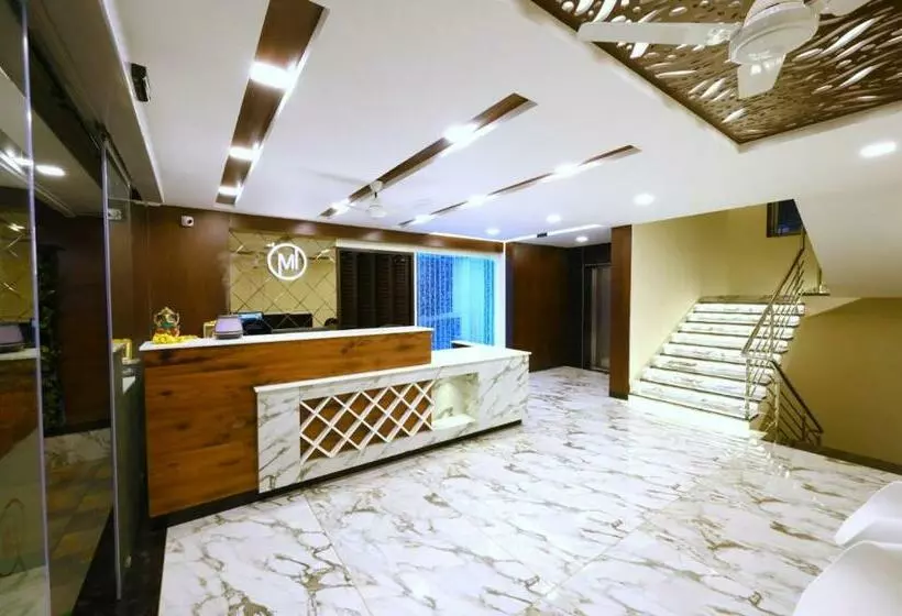 ホテル Meenakshi Inn