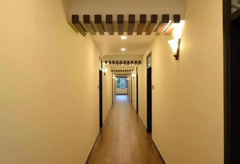 ホテル Meenakshi Inn