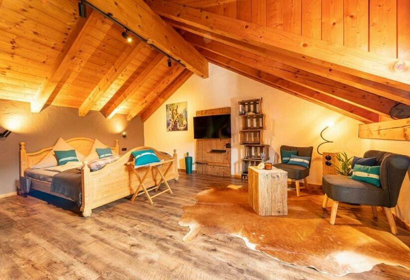 Majatalo Desiree`s Dahuim