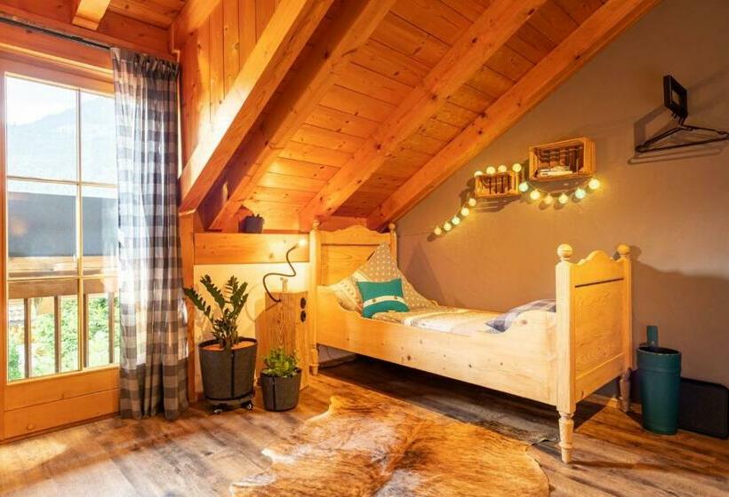 Majatalo Desiree`s Dahuim