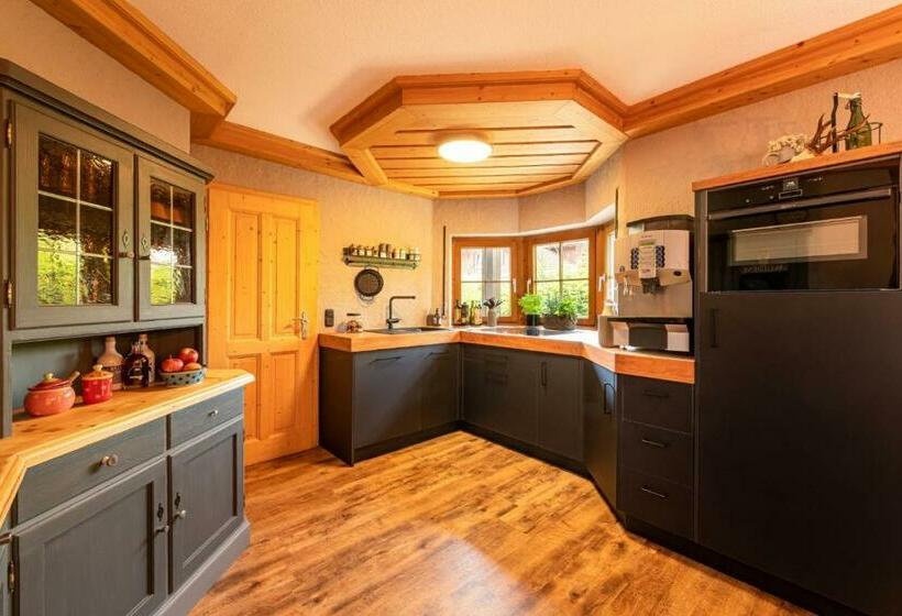 Majatalo Desiree`s Dahuim