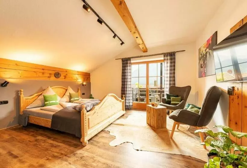 Majatalo Desiree`s Dahuim