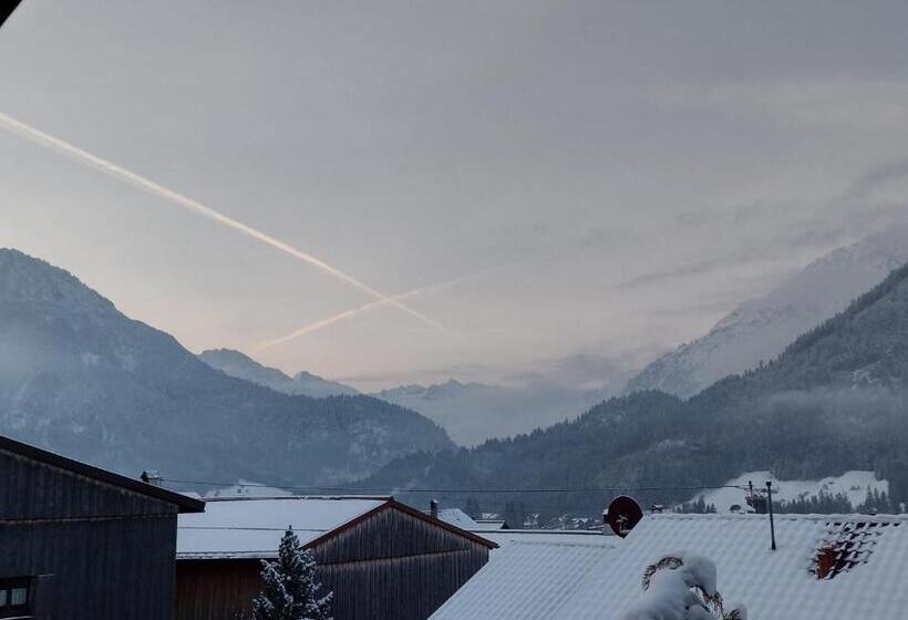 Majatalo Desiree`s Dahuim