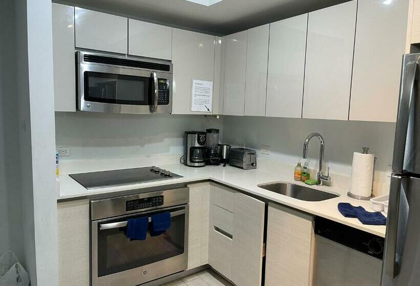 Iconic View   Hotel S Benefits   Low Rates