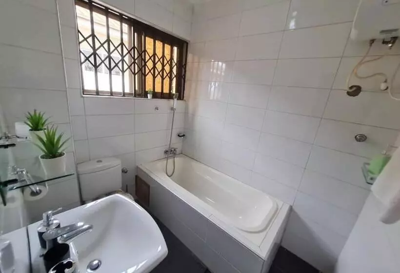 ベッドアンドブレックファースト Nesta Barron  Home Away From Home