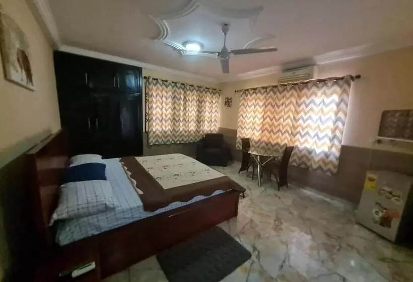 ベッドアンドブレックファースト Nesta Barron  Home Away From Home