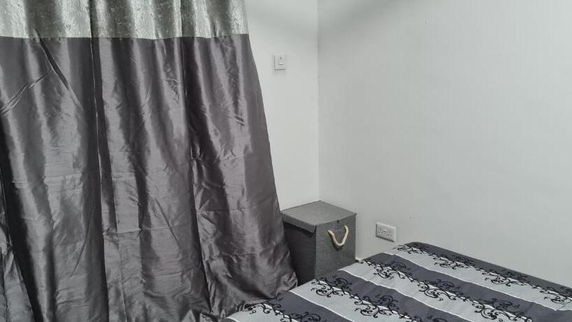 مبيت وإفطار Nesta Barron  Home Away From Home