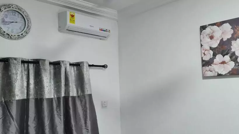 ベッドアンドブレックファースト Nesta Barron  Home Away From Home