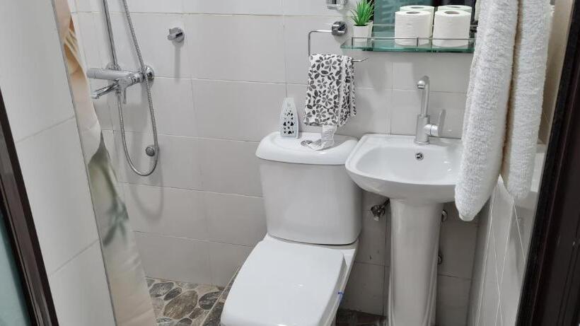 مبيت وإفطار Nesta Barron  Home Away From Home