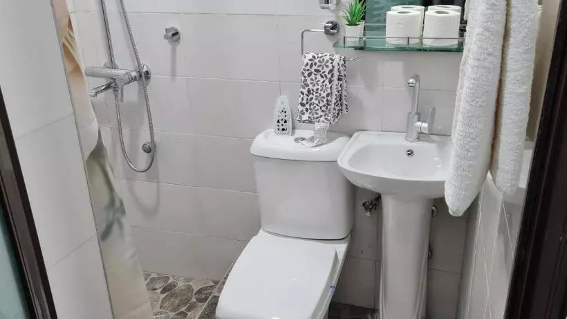 ベッドアンドブレックファースト Nesta Barron  Home Away From Home