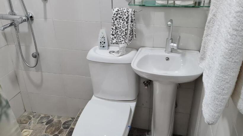 مبيت وإفطار Nesta Barron  Home Away From Home