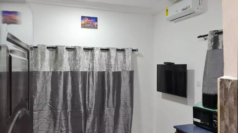 ベッドアンドブレックファースト Nesta Barron  Home Away From Home