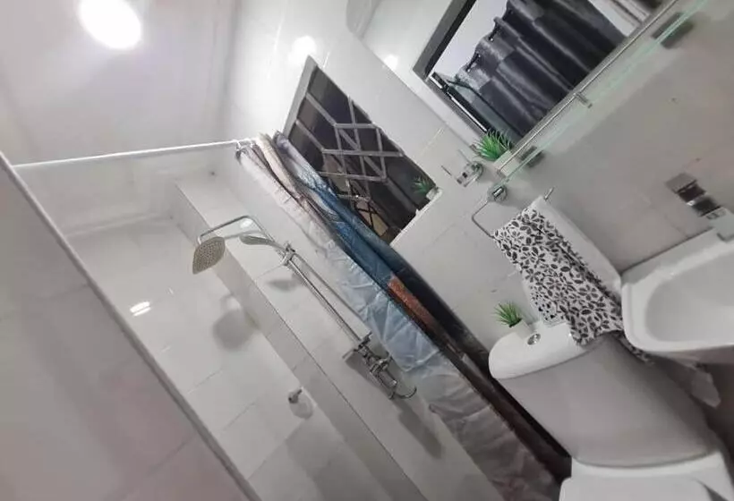 ベッドアンドブレックファースト Nesta Barron  Home Away From Home