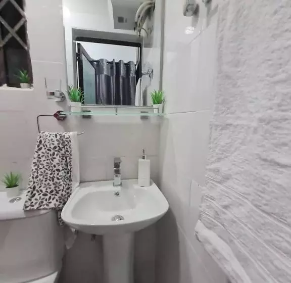 ベッドアンドブレックファースト Nesta Barron  Home Away From Home