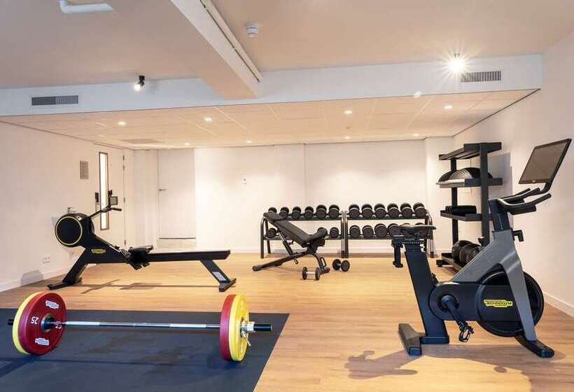 בית מלון כפרי Doubletree By Hilton Sittard