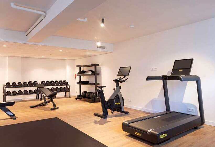 בית מלון כפרי Doubletree By Hilton Sittard