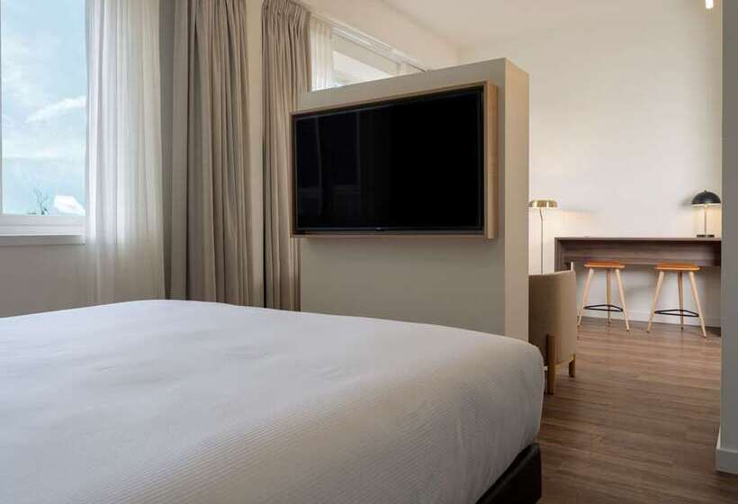 בית מלון כפרי Doubletree By Hilton Sittard