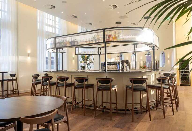 בית מלון כפרי Doubletree By Hilton Sittard