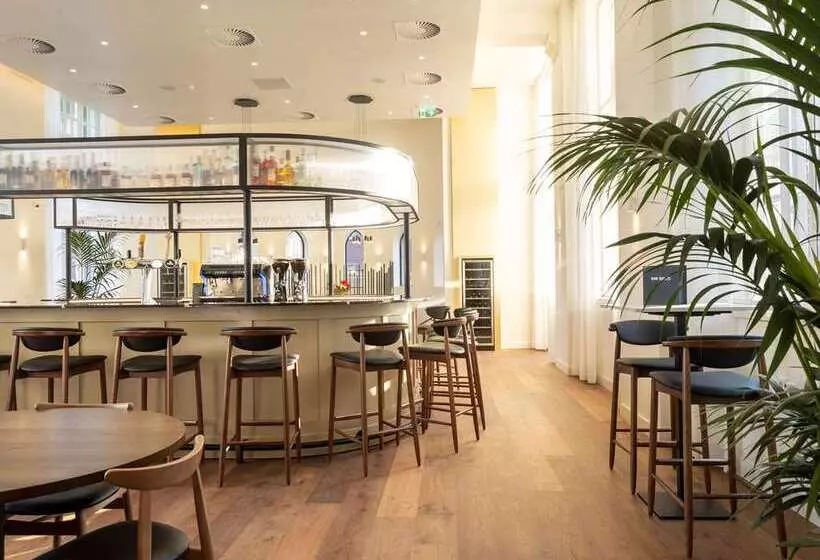 Hotelli Doubletree By Hilton Sittard