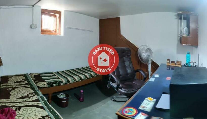 Отель Oyo 82660  Flamingo