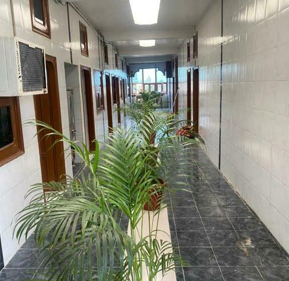 Отель Oyo 82660  Flamingo