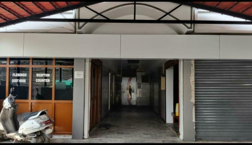 Отель Oyo 82660  Flamingo