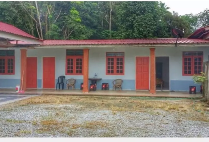 Hotelli Oyo 90335 Merkang Guesthouse