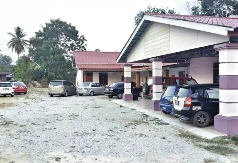 Hotelli Oyo 90335 Merkang Guesthouse