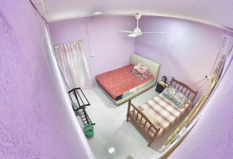 Hotelli Oyo 90335 Merkang Guesthouse