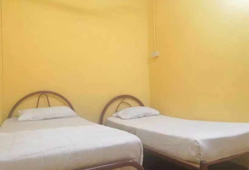 Hotelli Oyo 90335 Merkang Guesthouse