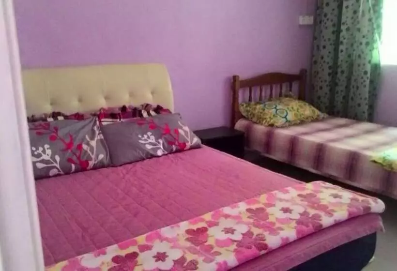 Hotelli Oyo 90335 Merkang Guesthouse