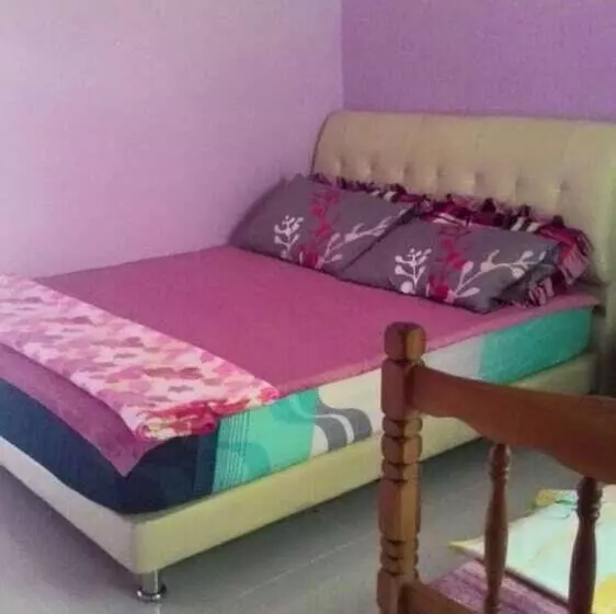 Hotelli Oyo 90335 Merkang Guesthouse