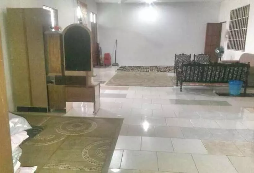 Hotelli Oyo 90335 Merkang Guesthouse