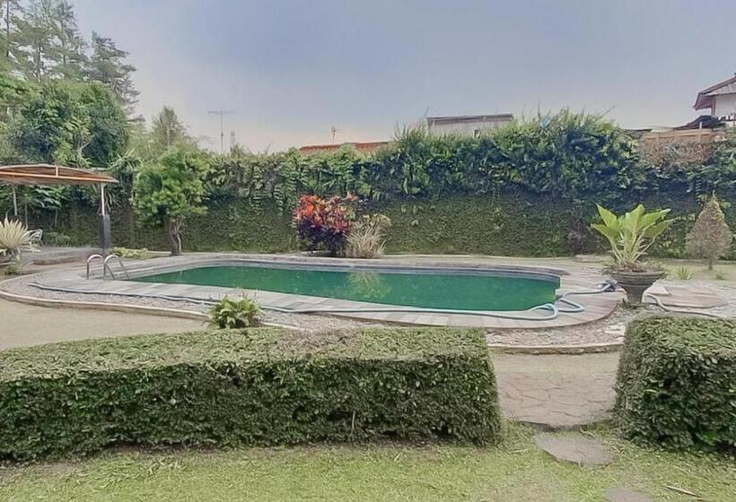 Szálloda Reddoorz Premium @ Griya Inkoppabri Cisarua Puncak