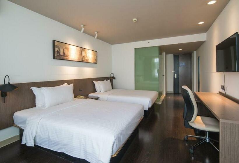 Microtel By Wyndham Kunming City Center