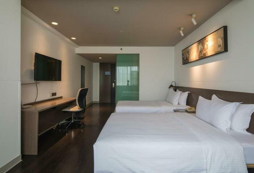 Microtel By Wyndham Kunming City Center