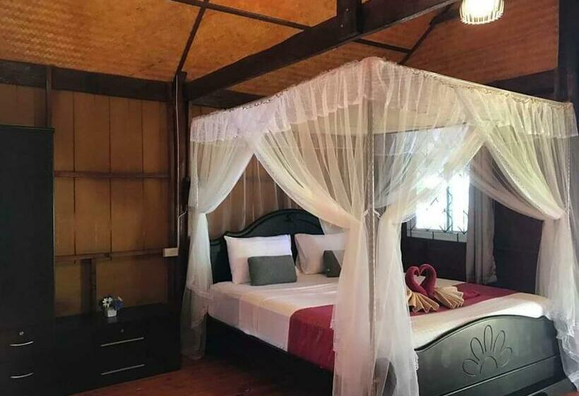 膳宿费 Kohjum Seafront Resort