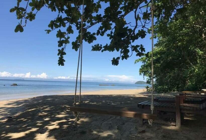 膳宿费 Kohjum Seafront Resort